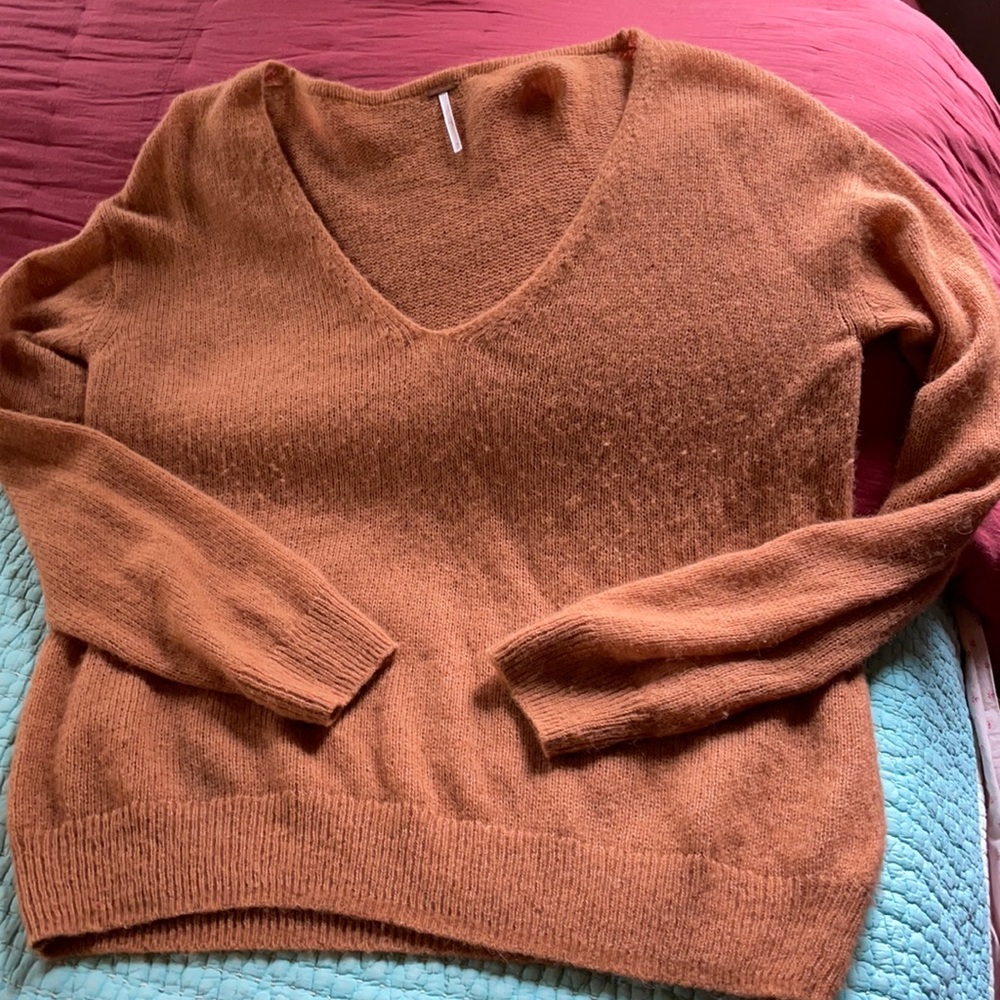 About Love v-neck sweater M